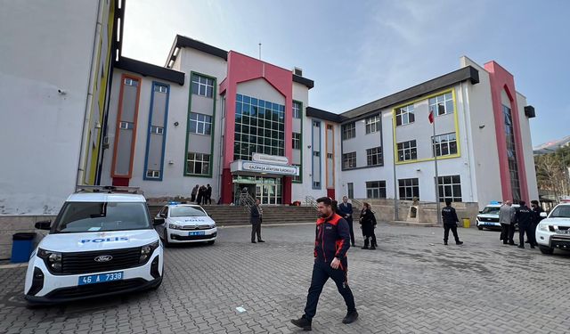 Gazipaşa Atatürk İlkokulu’nda koku paniği! Ekipler seferber oldu