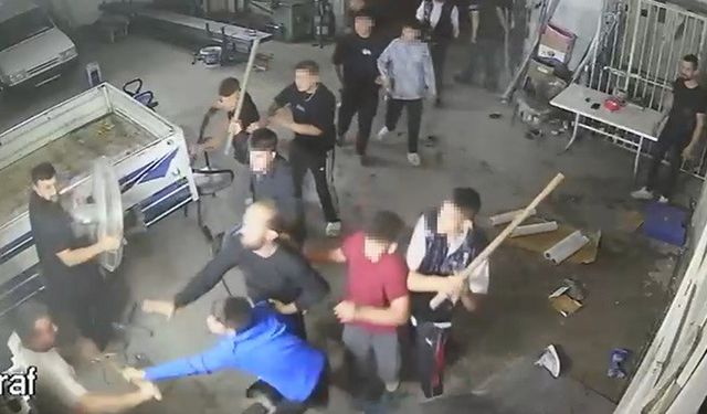 Sopa, kürek ve av tüfekli meydan savaşını andıran kavga kamerada