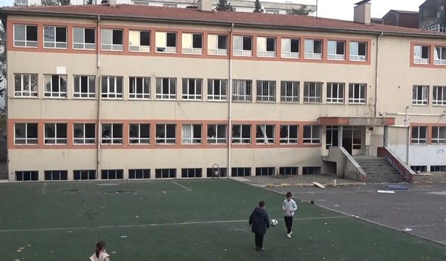 Mahalle sakinlerinden çağrı: “Okul ya yıkılsın ya da onarılsın”