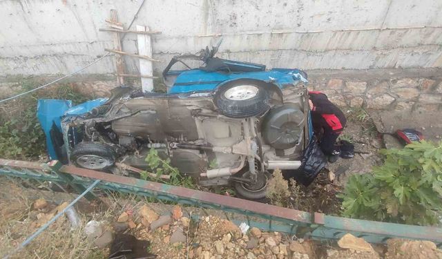 Kahramanmaraş'ta otomobil drenaj kanalına uçtu: 3 yaralı