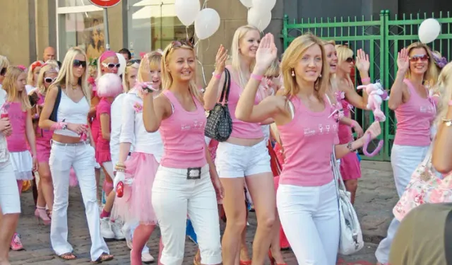 Yeni bir sektör doğdu: Erkek kıtlığı olan ülkede kadınlar "saatlik koca" kiralıyor