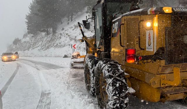 Onikişubat Belediyesi karla mücadelede tüm ekipleriyle sahada