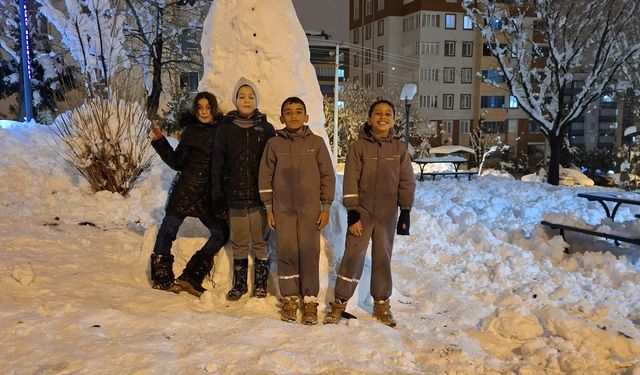 Zorlu kış büyük mutluluk Kahramanmaraş’ta kardan ev coşkusu