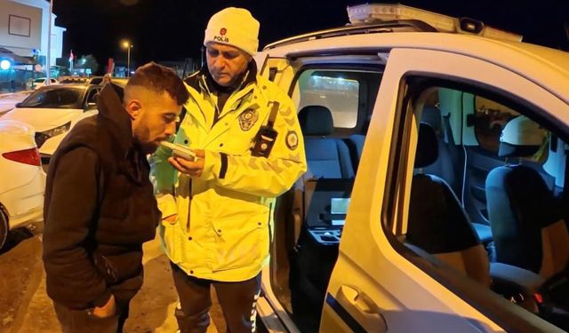 Polisi şaşırtan alkol performansı: Alkolmetre ölçtü O övündü
