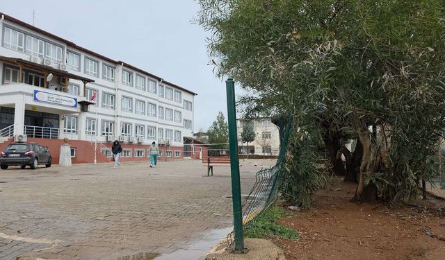 Hatay'da 17 yaşındaki çocuk okul bahçesinde tüfekle ölü bulundu