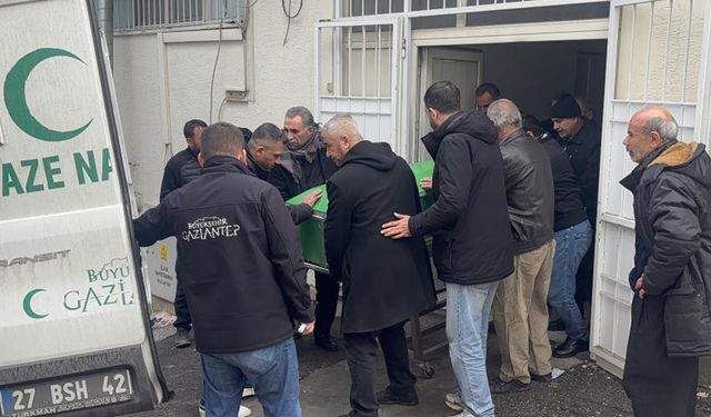 Gaziantep’te feci kaza! Tıra çarpan otomobilde 3 kardeş hayatını kaybetti