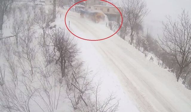 Ordu’da tır, 600 metre uçurumdan yuvarlandı! Kaza anbean kamerada