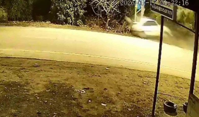 Hatay'da direğe saplanan araçta acı son! 18 yaşındaki genç hayatını kaybetti