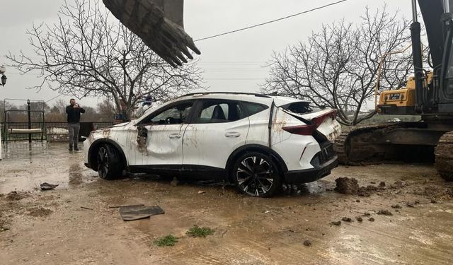 Kayıp araç sabah ortaya çıktı: 2 Genç kız yaşamını yitirdi