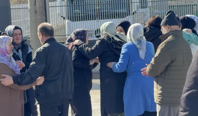 Otobüsten indi, karşıya geçerken can verdi