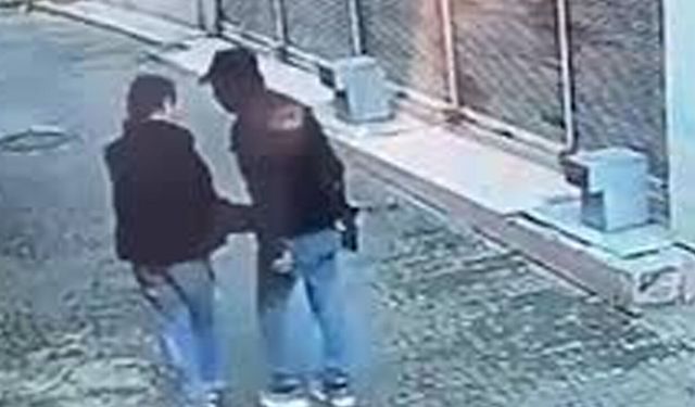 Bursa'da tornavidalı kar maskeli gaspçı önce kameraya sonra polise yakalandı!