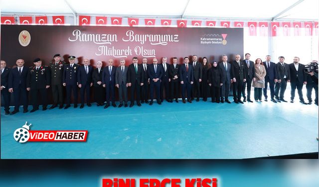 Binlerce kişi bayramlaşma töreninde buluştu