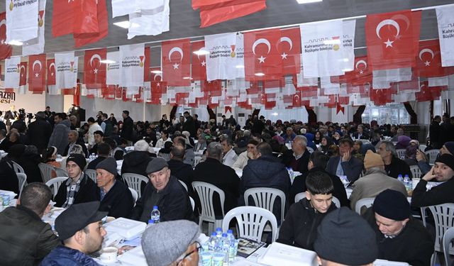 Büyükşehir’in iftar sofrası Çağlayancerit’te binleri buluşturdu