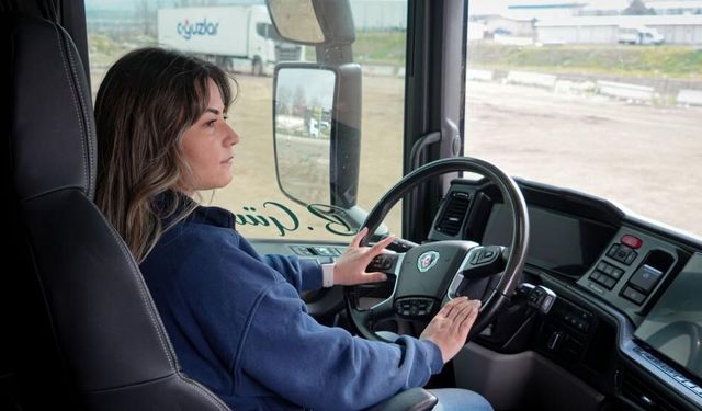 “Kadın Yapamaz” Dediler… O ayda 15 bin km tır sürüyor