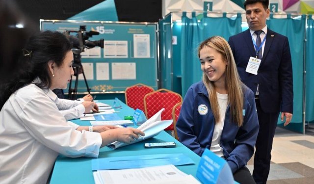 Kazakistan'da halk, yeni anayasa için sandık başında