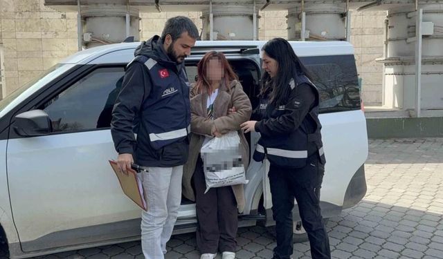 Aynı rezidansta kıskançlık krizi: Kapıya dayanıp bıçakladı