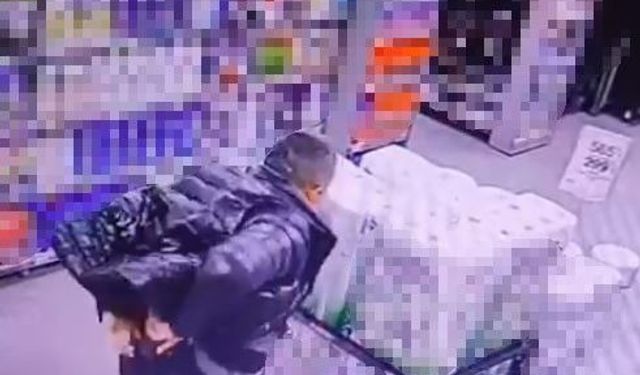 Market içinde akılalmaz hırsızlık: Kameralar her şeyi kaydetti