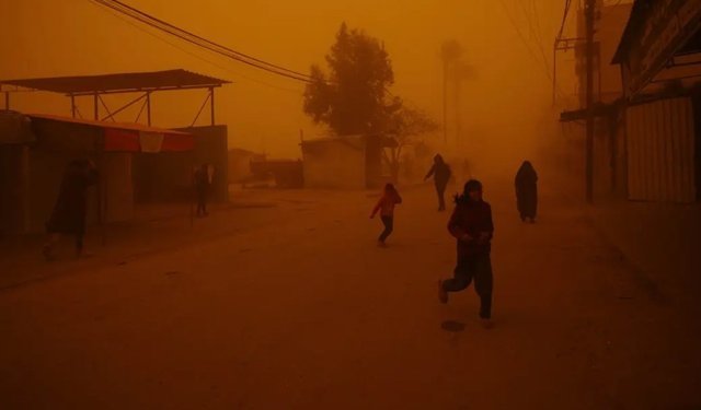 Gazze Şeridi'ni kum fırtınası vurdu!