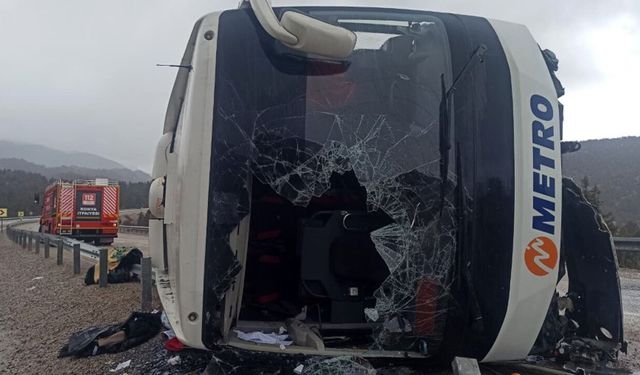 Konya’da yolcu otobüsü devrildi: 15 yaralı