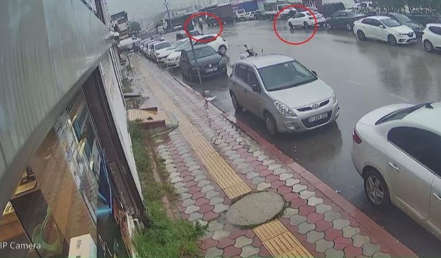 Yanlış kişiye çattı! Kapkaççı kaçtı, Kuyumcu kovaladı