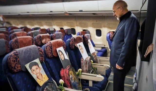 İran heyeti ABD görüşmesine giderken sessiz protesto