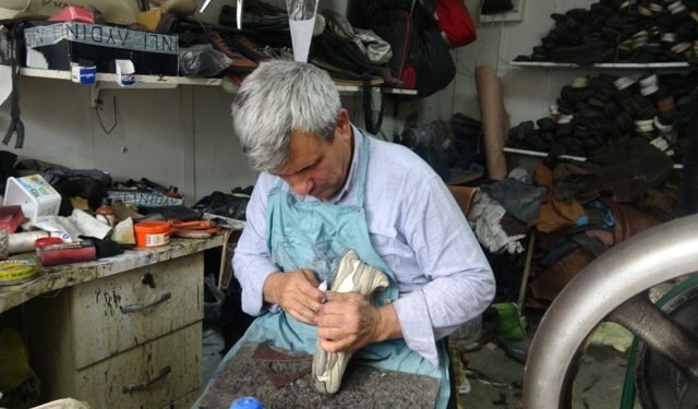 Deprem yıktı, O yeniden ayağa kalktı! 48 yıllık usta