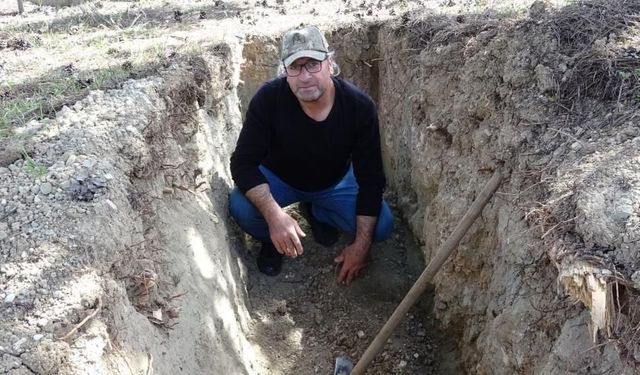 Kemal Sunal’ın Meraklı Köfteci filmi Karabük'te gerçek oldu: "Dokuz canımı tükettim" diyerek kendi mezarını kazdı