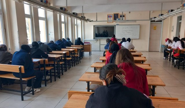 Gençler kitapla yarıştı! EŞİK Projesi’nde okul finalleri tamamlandı