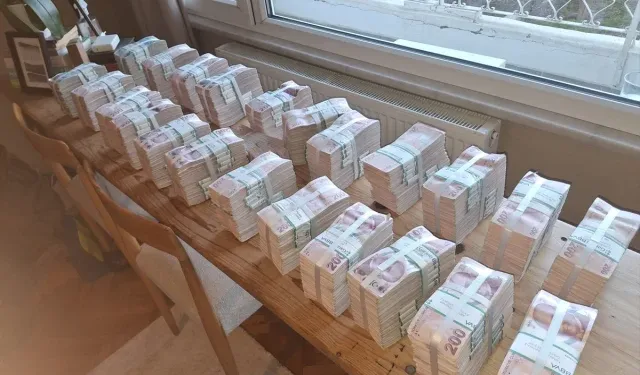 Üsküdar Belediyesi operasyonunda balya balya paralar masaya sığmadı!