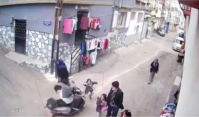 Kim dur diyecek, Küçük kıza çarpan motosikletli kaçtı