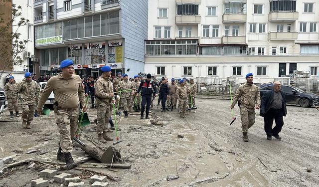 28 yıl sonra gelen büyük sel havza’da hayatı felç etti