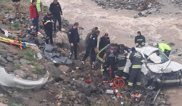 Kontrolden çıkan otomobil felakete sürüklendi