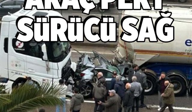 Kocaeli'de iki tırın arasında sıkışan otomobil kağıt gibi ezildi: Sürücü sağ kurtuldu