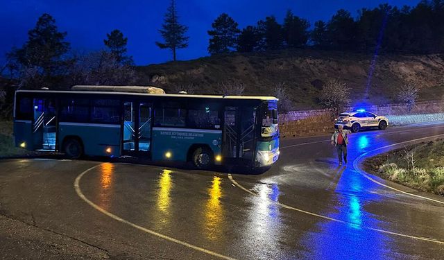Kayseri’de alkollü bir şahıs çaldığı özel halk otobüsüyle kaza yaptı