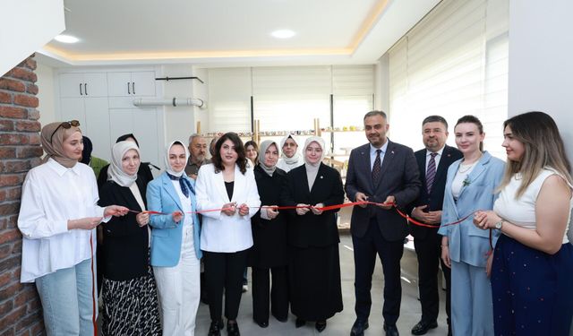 Onikişubat’ta kadınların sanat yolculuğu sergiyle taçlandı