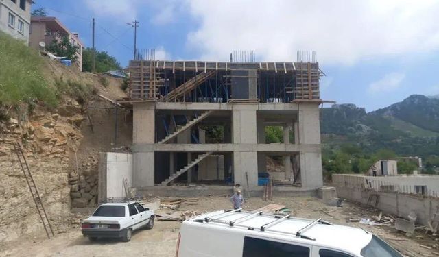 Kahramanmaraş Andırın'da inşaattan düşen işçi ağır yaralandı
