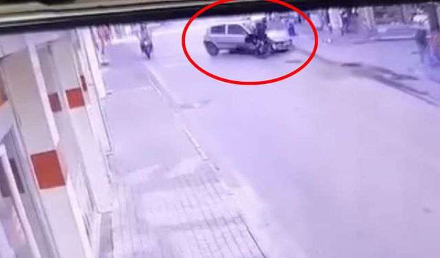 İzleyenler kurgu sandı: Otomobille çarpışan kurye ayağa kalkıp yoluna devam etti!