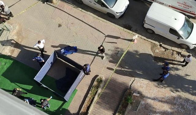 Atatürk Bulvarı'nda acı olay: 5. kattan düşen yaşlı adam kurtarılamadı