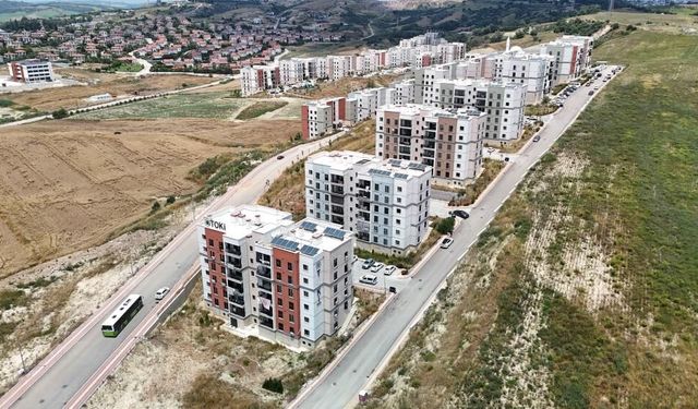 Devlet evi yaptı, Yol çilesi bitmedi! Depremzedeler isyanda
