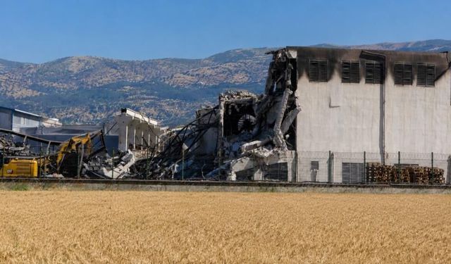 Kahramanmaraş'ta tekstil fabrikasındaki yangınının hasarı gün ağarınca ortaya çıktı