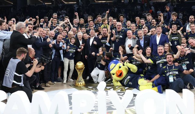 Jasikevicius tarih yazıyor: 3 sezonda tam 8 kupa birden!