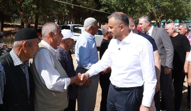 Hanifi Toptaş Dönüklü'de vatandaşlarla aşure sofrasında buluştu