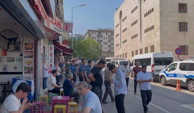 Dava öncesi karşılaştılar, Adliye önü karıştı