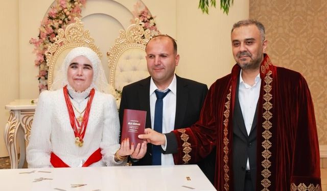 Kahramanmaraş’ta duygu dolu nikâh: Görme engelli öğretmenler hayatlarını birleştirdi