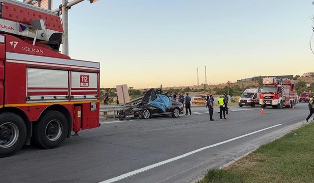 Düğün Konvoyu Faciaya Dönüştü Bariyer Aracın İçinden Geçti