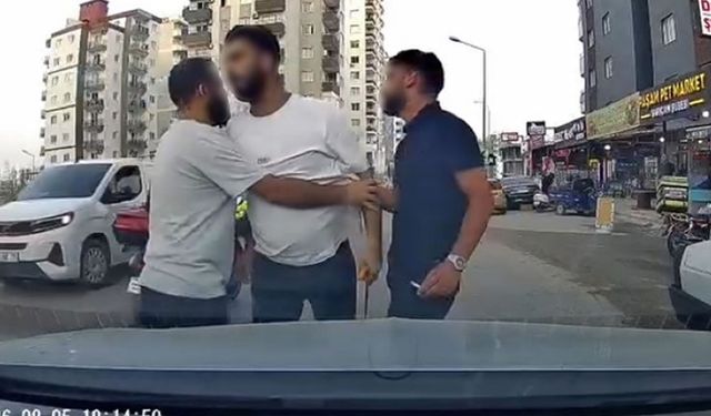 Adana’da trafikte yol verme kavgası dehşete dönüştü: Bagajdan testere çıkardı