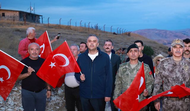 Dünyanın en büyük Türk Bayrağı gölgesinde zafer coşkusu