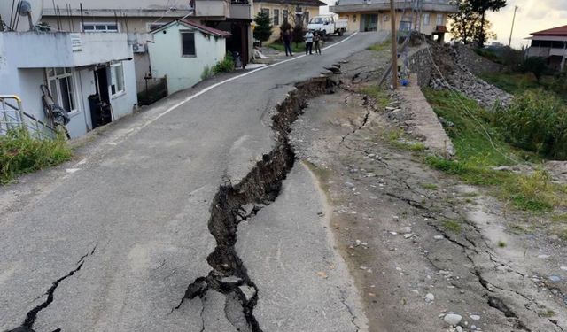 "Deniz üzerimize boşaldı": Sağanak altyapıyı yıktı