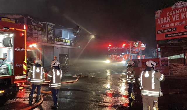 Esenyurt’ta 2 saatlik müdahale: İş yerleri alevlerden etkilendi