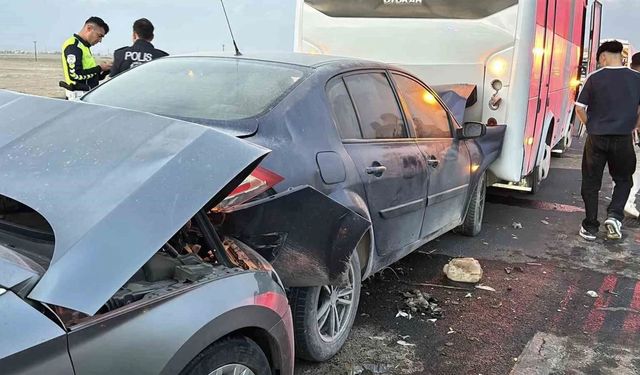 Kum fırtınasında görüş sıfıra düştü, araçlar birbirine girdi !